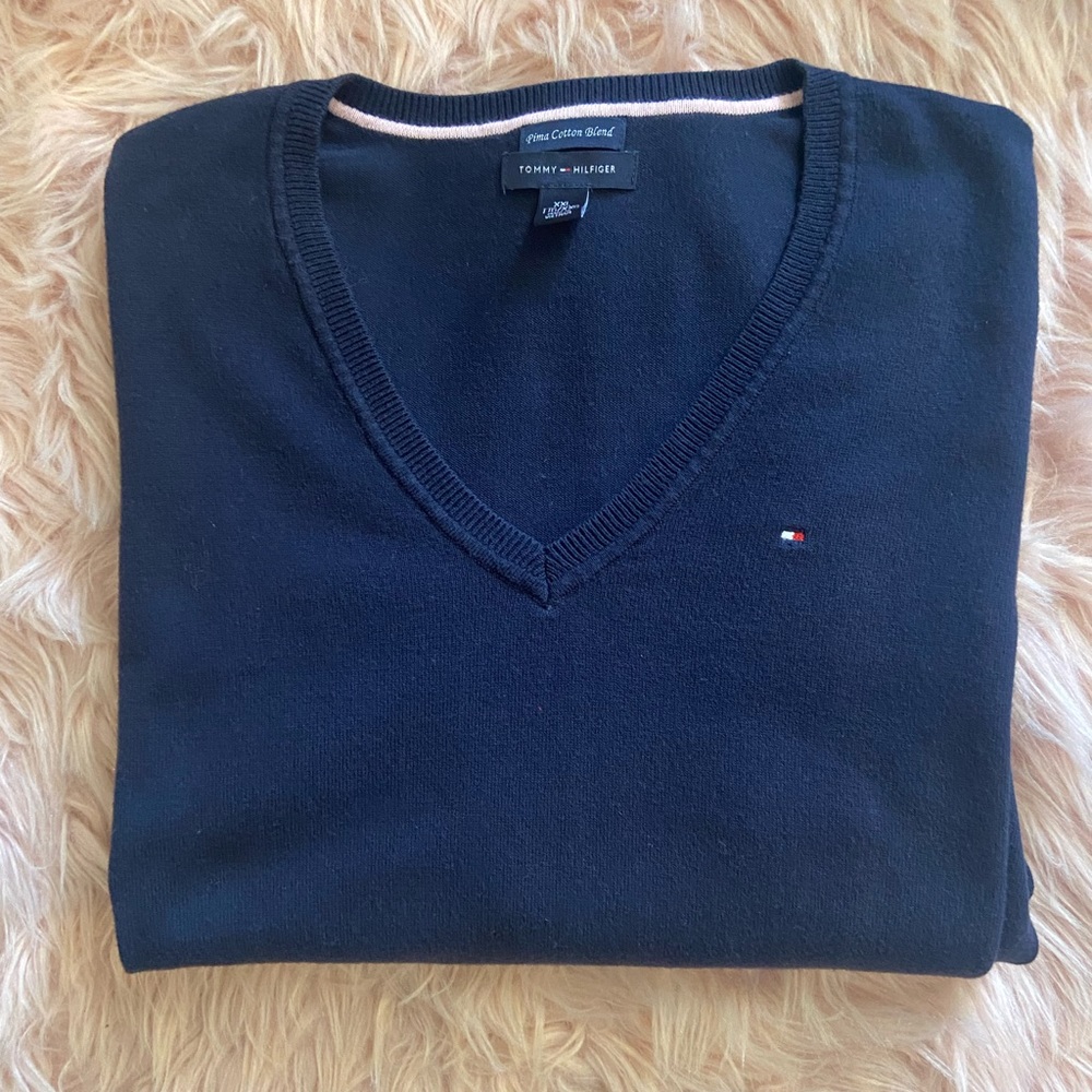 Tommy Hilfiger Women’s XXL Navy V Neck Sweater. 
65% Pima Cotton
35% Nylon